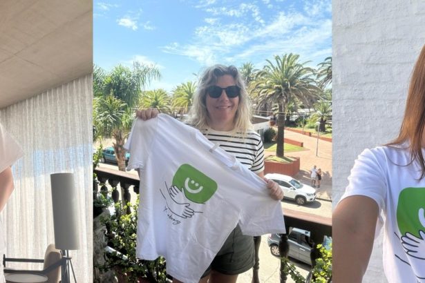 Una camiseta solidaria que abraza: apoyo a niños con cáncer