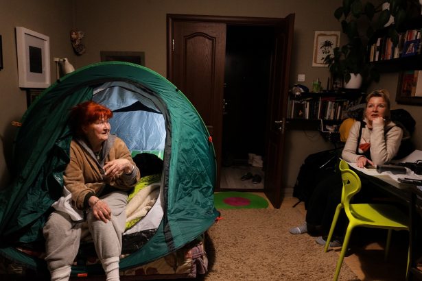 Rusia apaga la calefacción: ¡una noche en carpa sobre la cama!