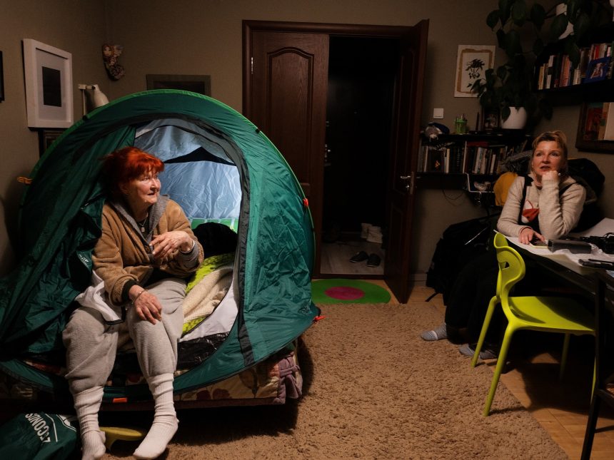 Rusia apaga la calefacción: ¡una noche en carpa sobre la cama!