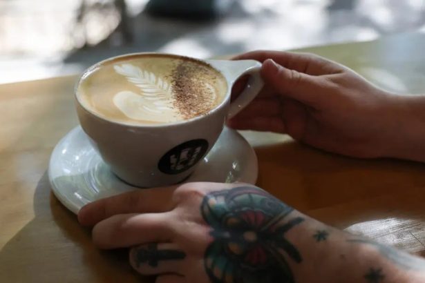 Descubre cómo 2-3 tazas de café diario pueden proteger tu mente