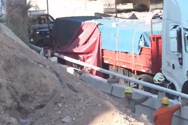 Tragedia en la Dellepiane: Fatal choque de motos causa caos vial