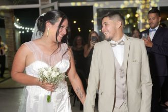 Polémica en Corrientes: Pareja trans se casa por iglesia y sorprende