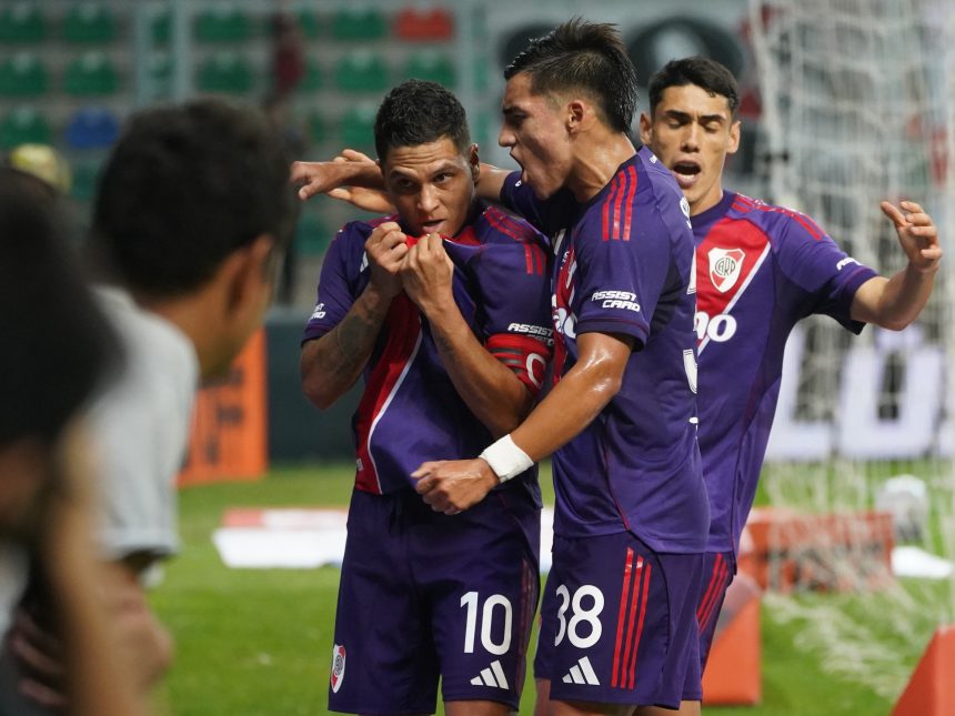 River se lleva la victoria con un penal agónico de Quintero