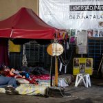 Venezuela libera 80 presos, pero cientos aún esperan amnistía