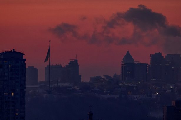 Cuatro Años de la Invasión Rusa a Ucrania: Guerra Estancada y Negociaciones Fallidas