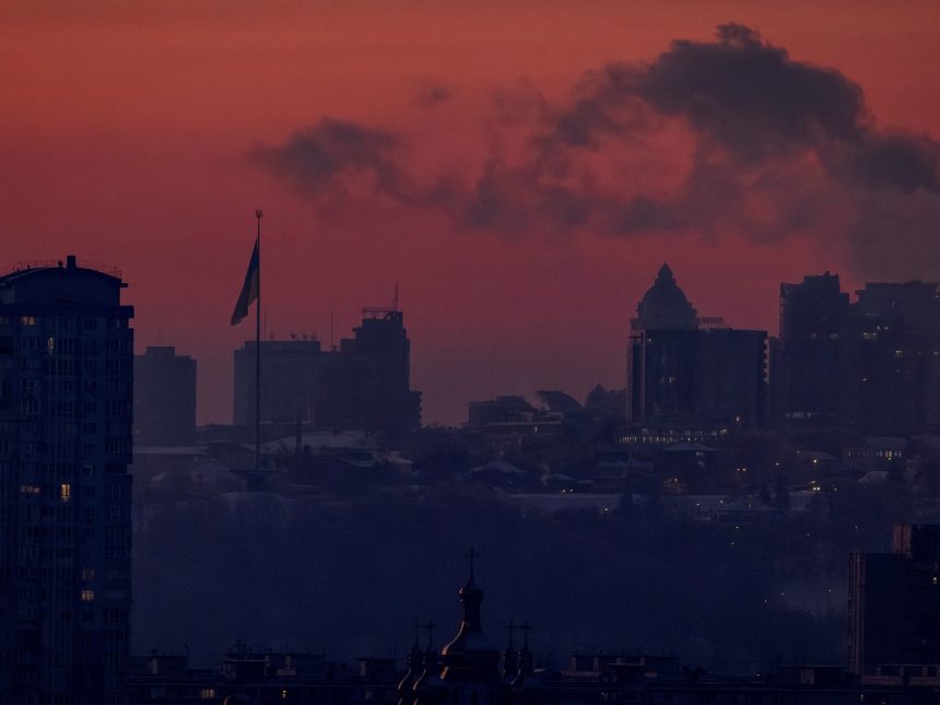 Cuatro Años de la Invasión Rusa a Ucrania: Guerra Estancada y Negociaciones Fallidas