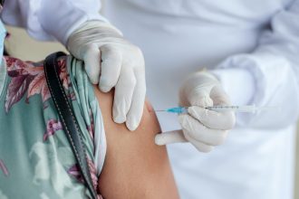 Antigripal: Gobierno acelera vacunación por nueva variante H3N2