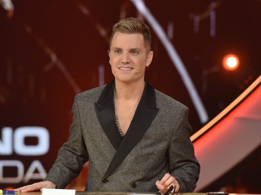 Gran Hermano Regresa: Andrea del Boca y Divina Gloria Sorprenden en la Tribuna