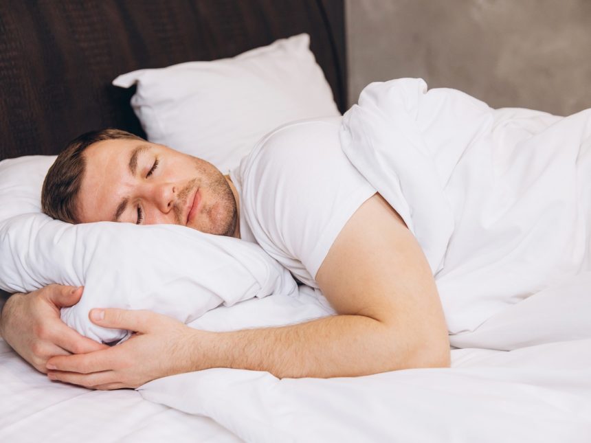 ¿Cuánto tiempo es saludable para dormirte tras acostarte?