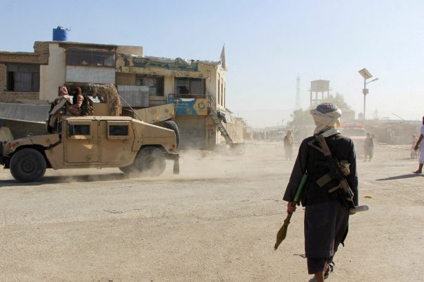 Pakistán Ataca Kabul: Guerra Abierta Contra el Gobierno Talibán