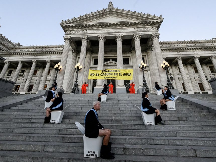 Detenidos en el Congreso: 12 activistas de Greenpeace liberados