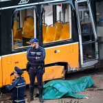 Impactante video: el instante del descarrilamiento del tranvía en Milán