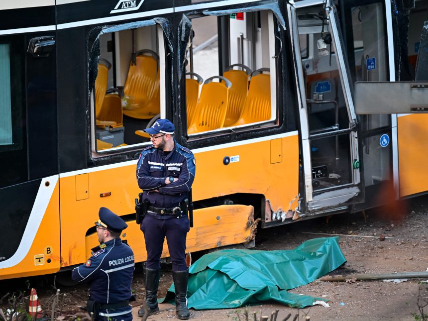 Impactante video: el instante del descarrilamiento del tranvía en Milán