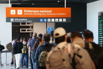 Controladores Aéreos Aceptan Acuerdo Salarial y Levantan Protestas