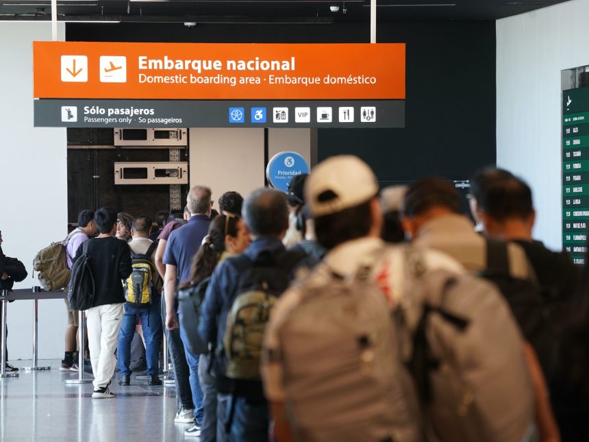 Controladores Aéreos Aceptan Acuerdo Salarial y Levantan Protestas