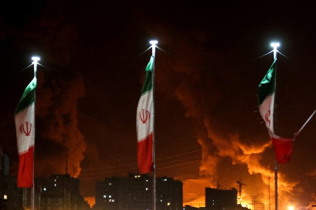 La Lenta Caída de la Teocracia Petrolera en Irán: Un Análisis