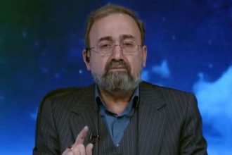 Emotivo anuncio en TV iraní: Presentador llora por Khamenei