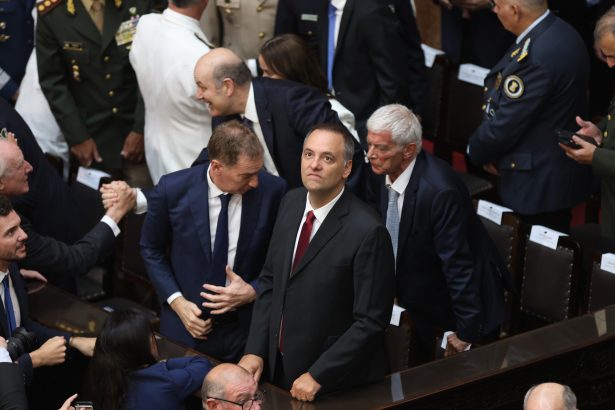 Manuel Adorni defiende a Milei: Respuestas contundentes al kirchnerismo