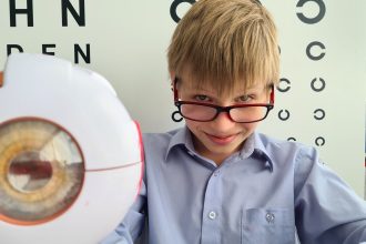 Desmitificando la miopía: ¿Realmente es perjudicial para la vista?