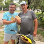 Empleado municipal devuelve intacto un sobre con dólares perdidos