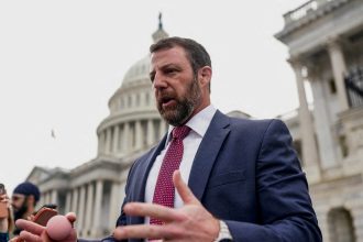 Markwayne Mullin: El luchador de MMA que Trump eligió para Seguridad Nacional