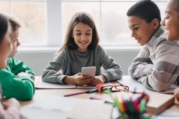 Prohibición de celulares en secundarias: opiniones de alumnos y padres