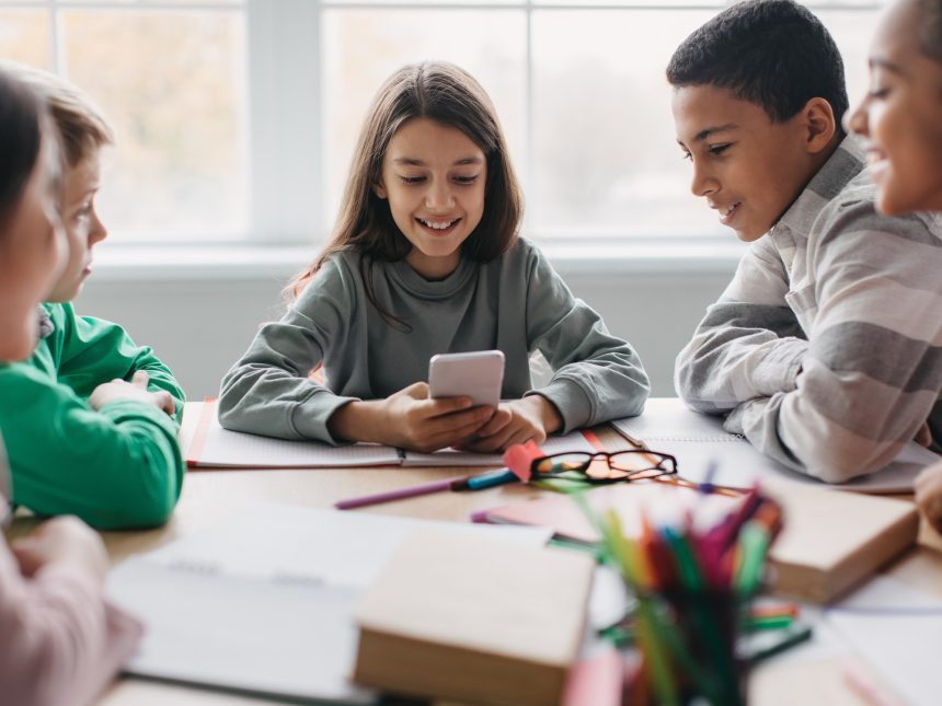 Prohibición de celulares en secundarias: opiniones de alumnos y padres