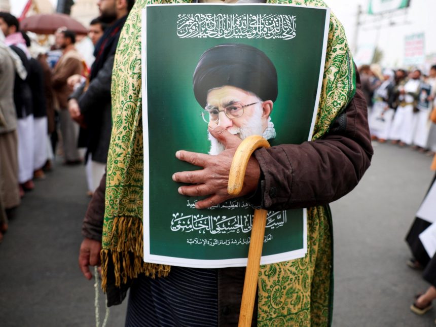 Irán pospone elección de nuevo líder por temores de seguridad