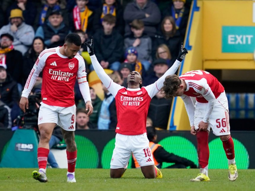 FA Cup: Arsenal avanza tras un duro duelo con Mansfield Town