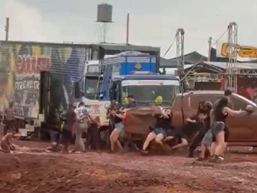 Impactante accidente en Misiones: camioneta choca al público en exhibición