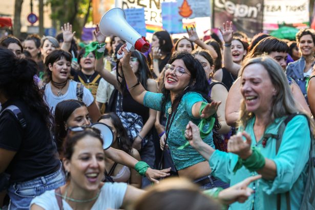 Marcha Feminista en el Día de la Mujer: ¡Voces que Exigen Cambio!