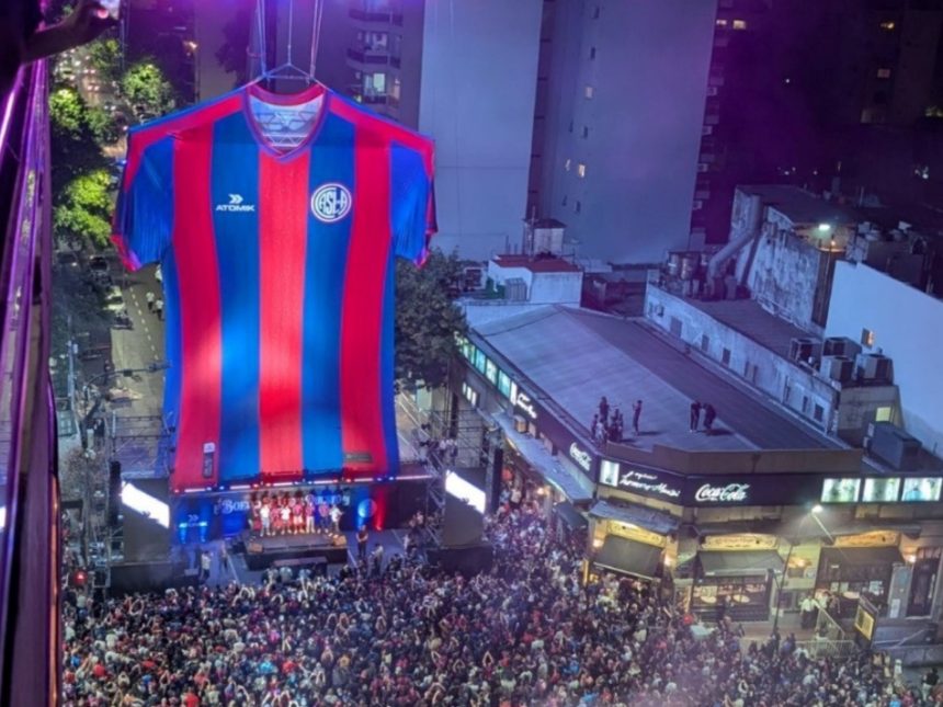 San Lorenzo deslumbra con sus nuevas camisetas en San Juan y Boedo