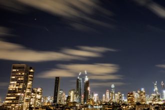 Teherán Intensifica la Tensión: Tel Aviv Enfrenta su Mayor Desafío