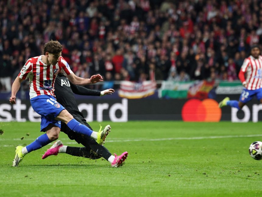 Julián Álvarez brilla en Champions y deja su futuro en el aire