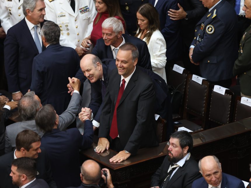 Adorni en EE. UU.: Viaje polémico y exigencias en el Congreso