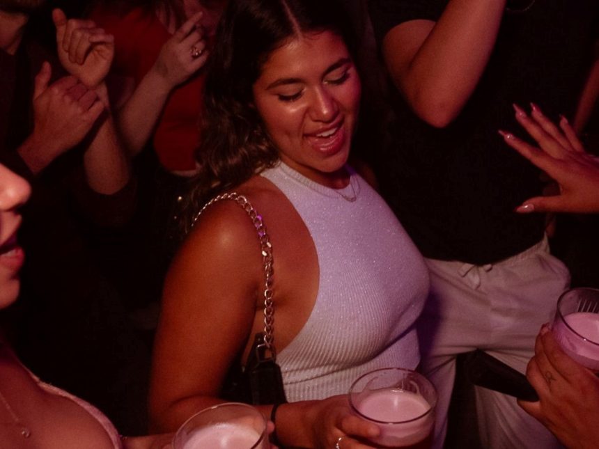 Fernet y cumbia cheta: la fiesta argentina que arrasa en Ámsterdam