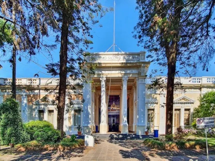 Universidad de Tucumán: Rector busca tercer mandato y enfrenta oposición legal