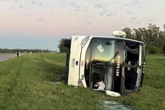 Accidente en Ruta 9: Más de 40 heridos tras volcadura de micro