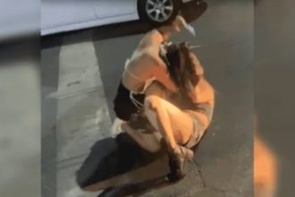 Impactante: Joven apuñalada en la cara con tijera tras salir de boliche