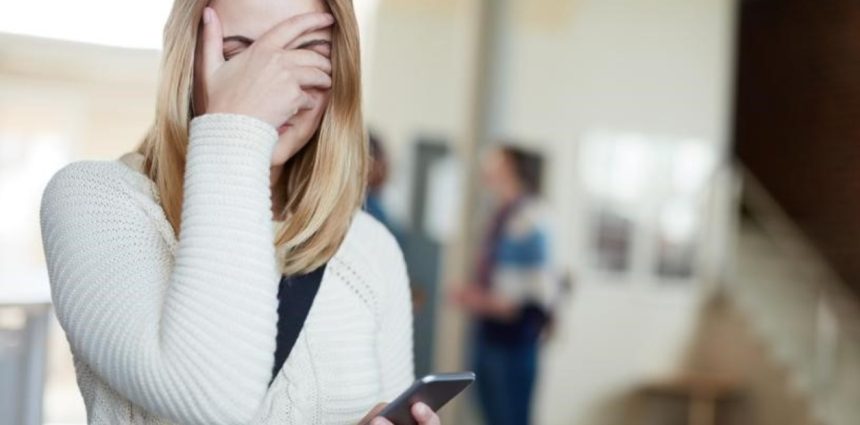 Desentrañando el Laberinto: ¿Por qué es tan Dificil Hablar con un Humano al Reclamar?