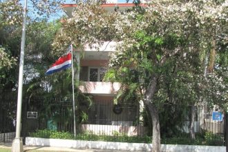 Un aliado de Trump cierra su embajada en Cuba: ¿Qué significa esto?