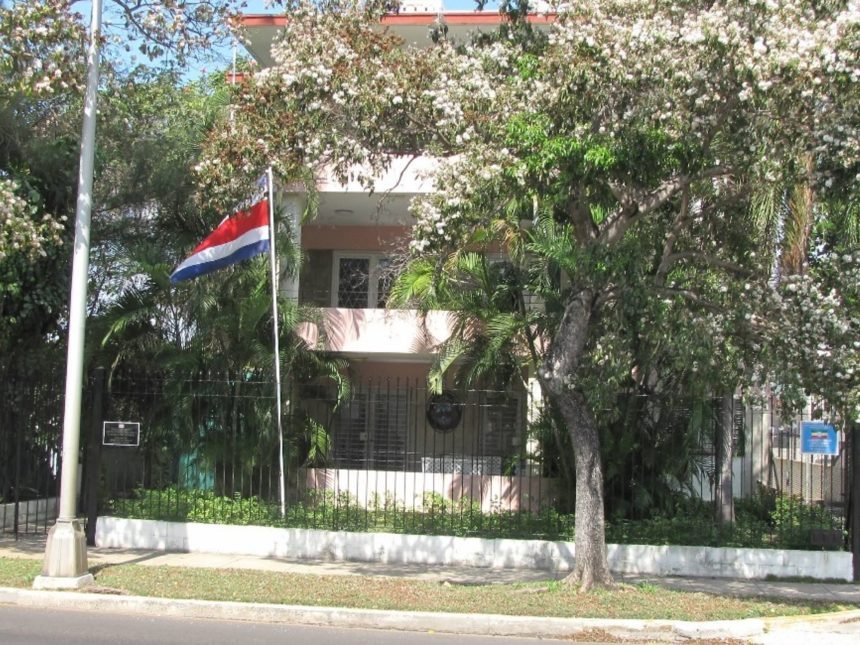 Un aliado de Trump cierra su embajada en Cuba: ¿Qué significa esto?