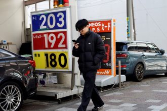 Arabia Saudita prevé petróleo a 180 dólares si la guerra con Irán se prolonga