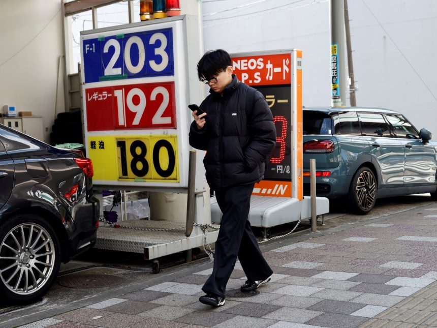 Arabia Saudita prevé petróleo a 180 dólares si la guerra con Irán se prolonga