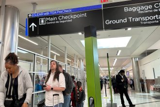 Trump planea enviar agentes migratorios para reforzar seguridad en aeropuertos