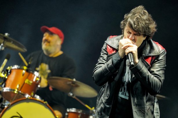 Desgarrador homenaje de Ciro Martínez a Daniel Buira, fundador de Los Piojos