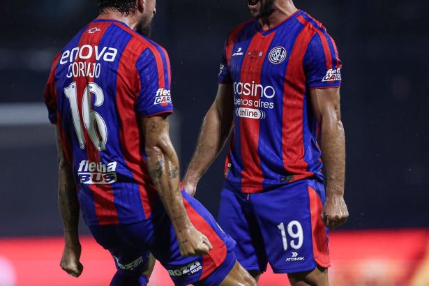 San Lorenzo arrasa a Deportivo Rincón y espera nuevo DT con alivio