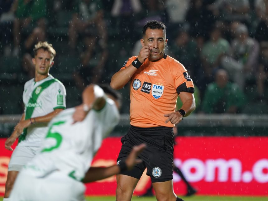 Banfield Resiste con 10 y Triunfa ante Tigre: Lobo Medina Brilla
