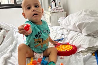 Felipe, el valiente niño de 2 años que enfrenta el cáncer en Brasil