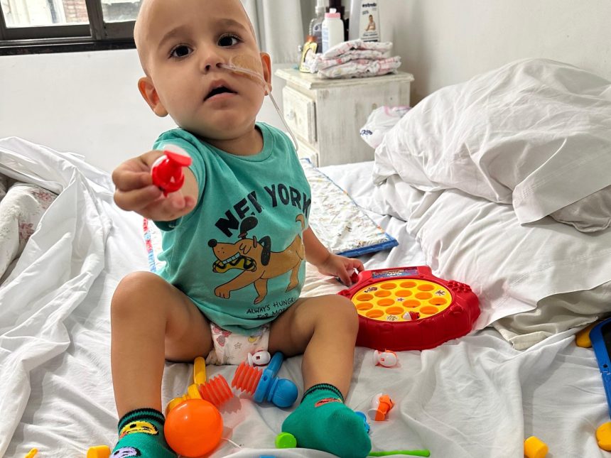Felipe, el valiente niño de 2 años que enfrenta el cáncer en Brasil